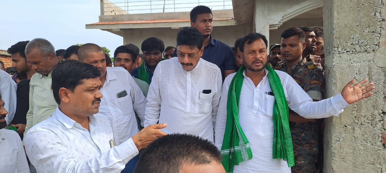 Bihar News : Lalu Yadav Rjd party mp abhay kushwaha janta darbar in naxalite area in sherghati gaya bihar