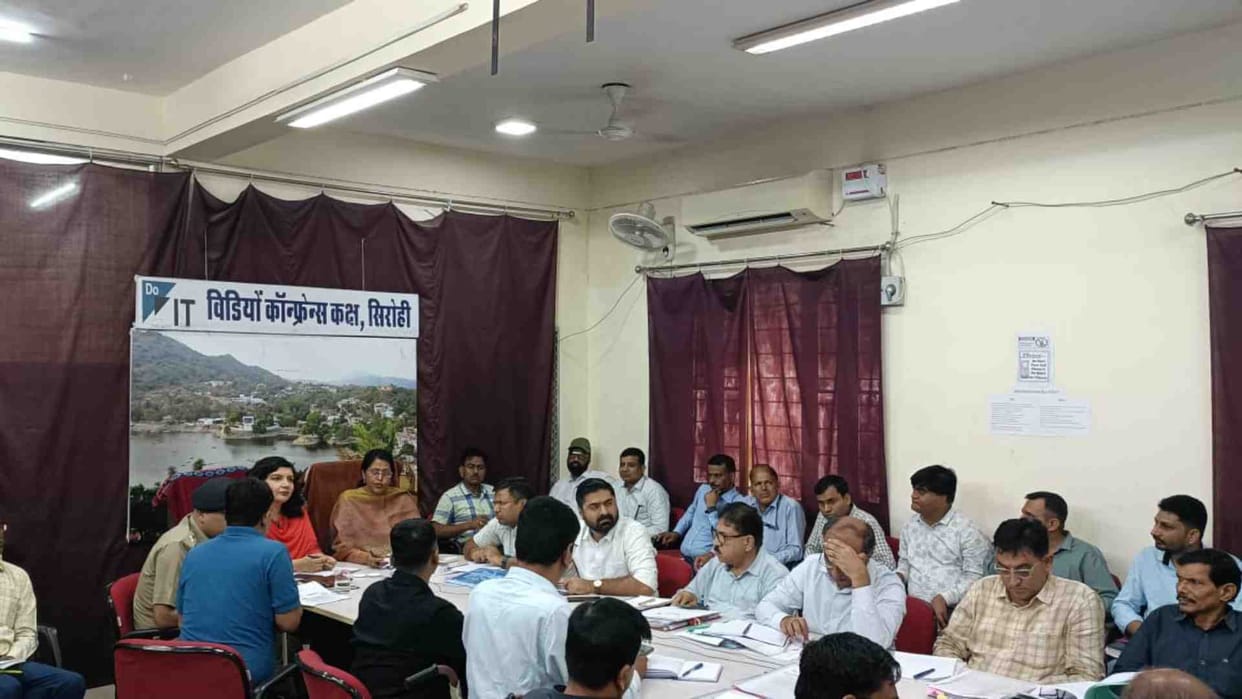 Sirohi News: Divisional Commissioner heard 61 petitions in district level public hearing