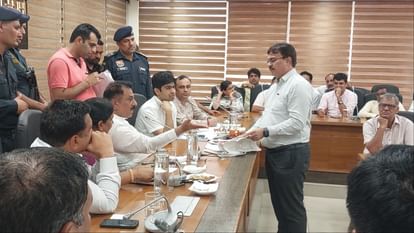 Karnal: अवैध कब्जे के मामले में कार्रवाई न करने पर सीटीपी निलंबित, राज्यमंत्री सुभाष सुधा ने लिया एक्शन Karnal: CTP suspended for not taking action in case of illegal occupation