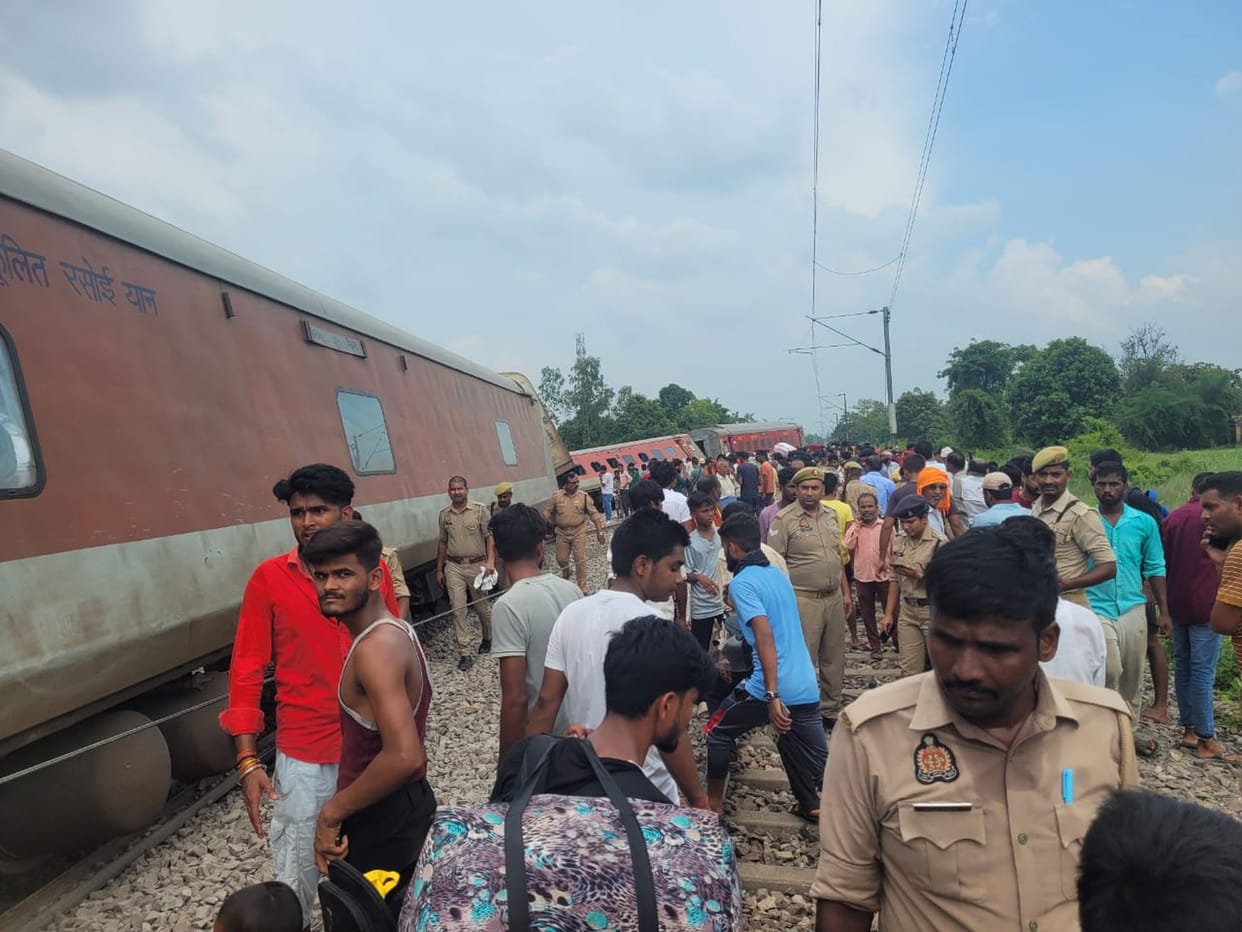 Gonda Train Accident: After the accident, two trains were cancelled, routes of 16 changed, increased vigilance