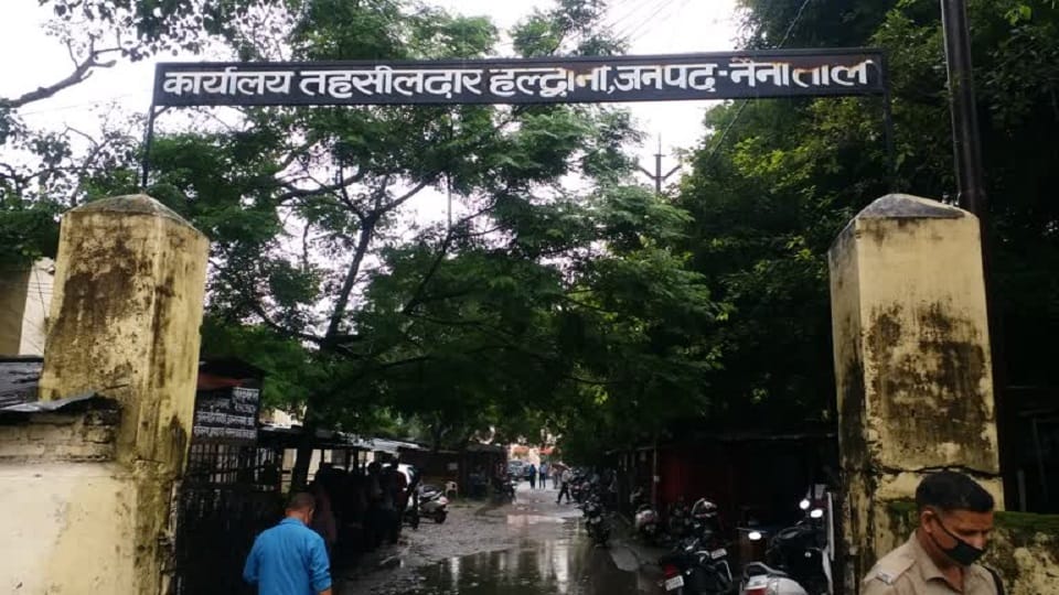 Buying and selling of government land worth billions on stamps in Haldwani
