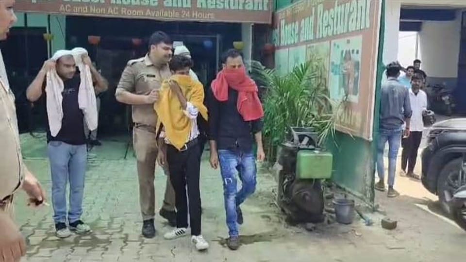 UP: girl reached hotel on pretext of going to market to meet her lover, eight couples caught in raid