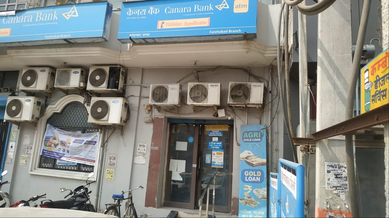 Haryana: ATM tray tampered, account holder's money deducted, thieves took it out