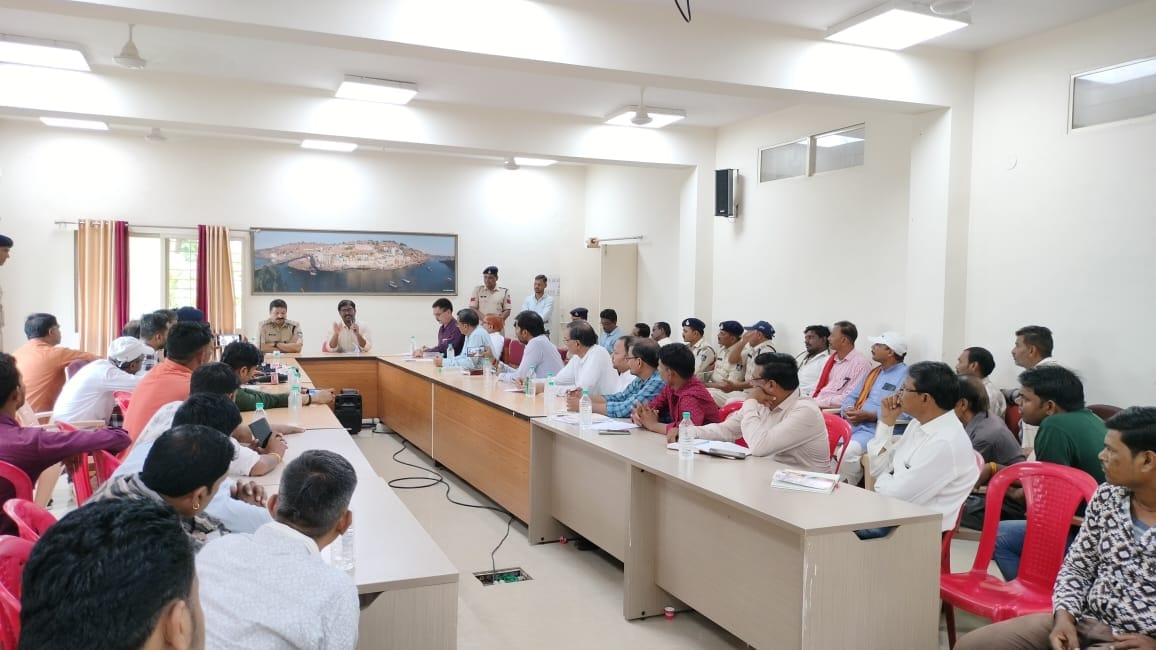 Omkareshwar: Important meeting for the arrangements of Sawan month and Guru Purnima, focus on safety