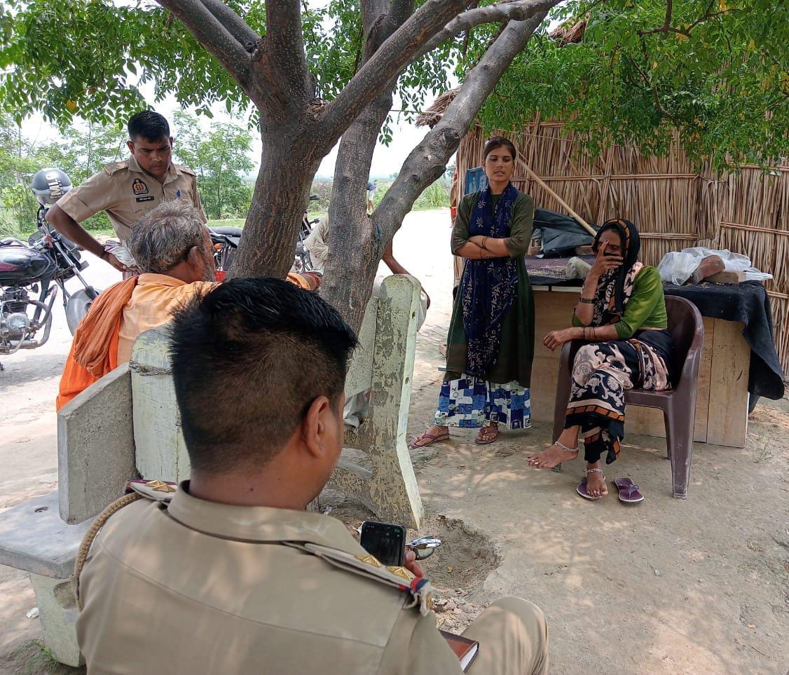 Meerut: Shopkeepers became angels for a woman who was going to commit suicide by jumping into the Ganga, saved