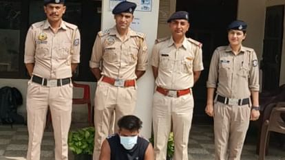 Kangra News Gagal police caught a youth travelling in a Volvo bus 14 grams of chitta recovered