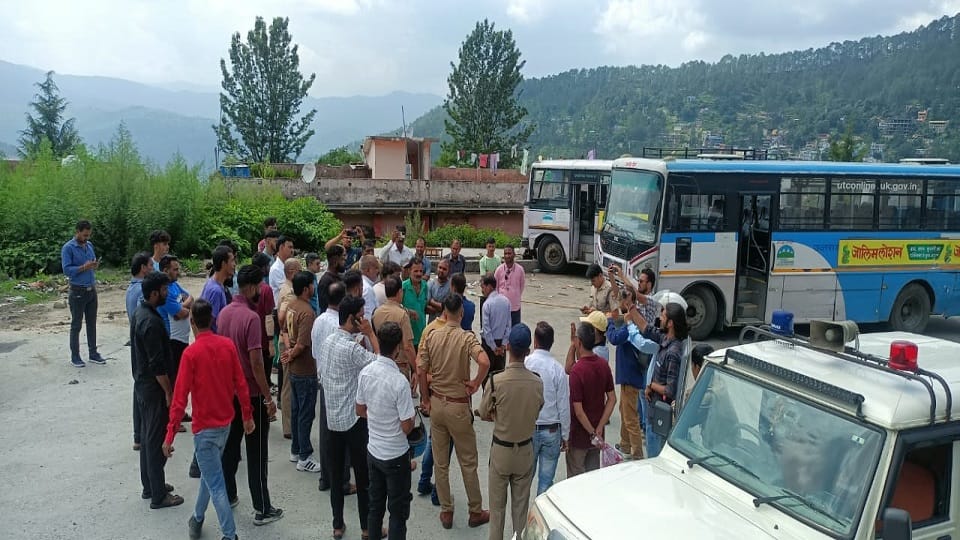 Safai worker crushed to death by roadways bus in almora