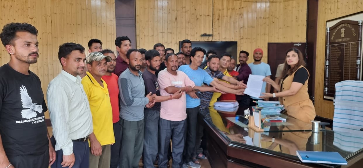 People meet DM regarding Devikund temple bageshwar