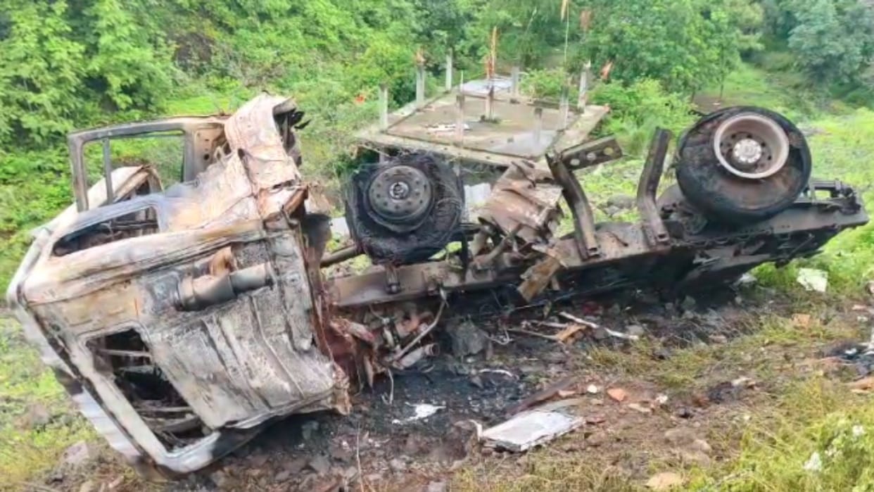 Dhar: Driver burnt alive again at Ganpatighat, collides with uncontrolled trolley container