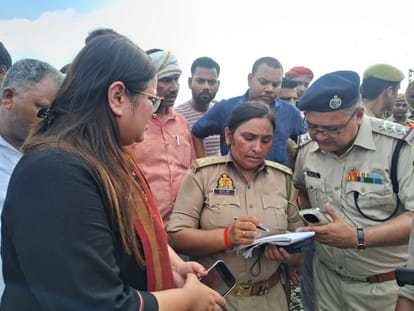 Gonda: Chandigarh Dibrugarh Express Train Accident in Gonda Uttar Pradesh 13 coaches derailed News in Hindi