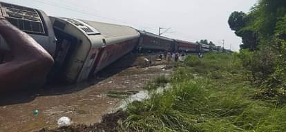 Gonda: Chandigarh Dibrugarh Express Train Accident in Gonda Uttar Pradesh 13 coaches derailed News in Hindi