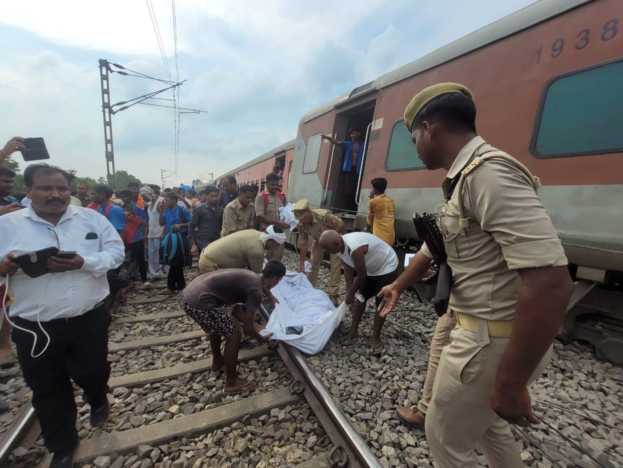 Gonda Train Accident: There was an outcry due to the explosion, villagers saved hundreds of lives until the ad
