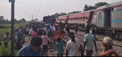 Gonda: Chandigarh Dibrugarh Express Train Accident in Gonda Uttar Pradesh 13 coaches derailed News in Hindi