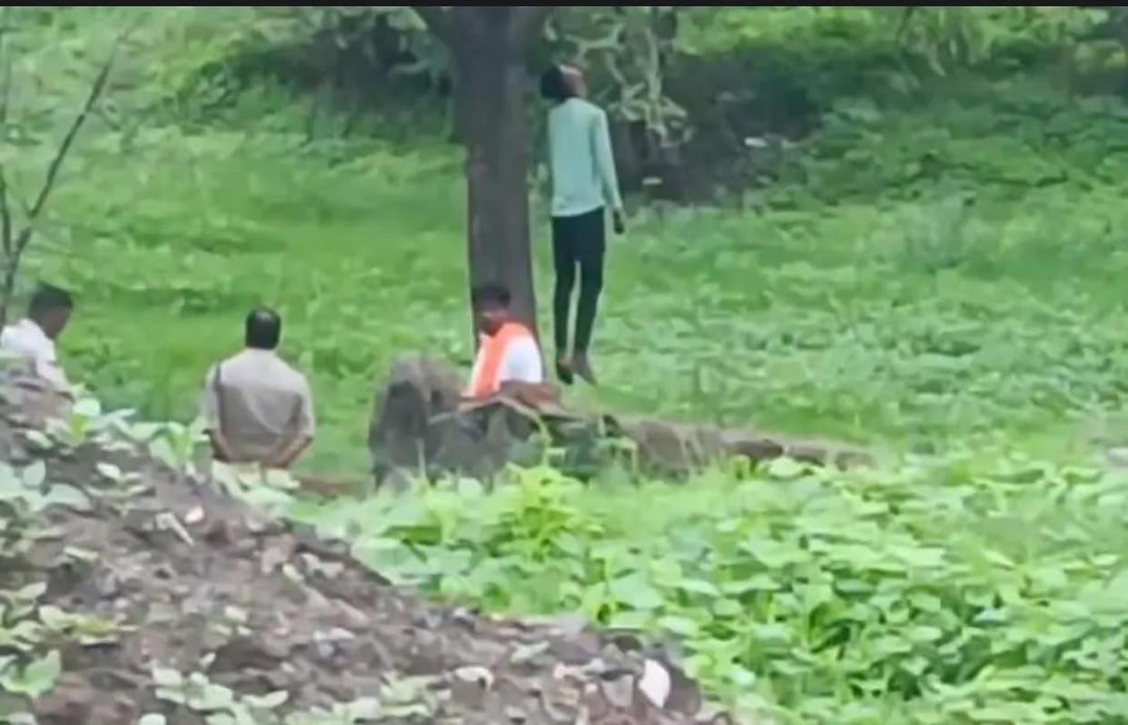 Indore: Dead body of a youth found hanging from a tree in Indore, whether it is murder or suicide, police is i