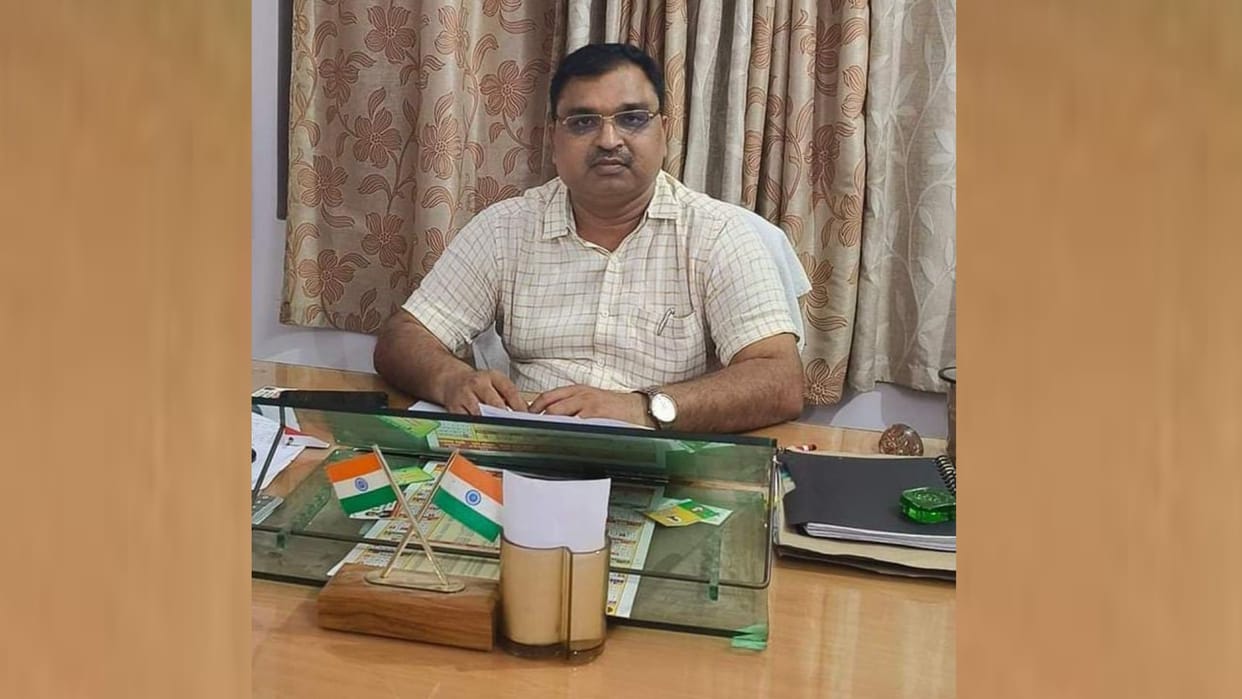 SDM suspended for making different riport in same issue.