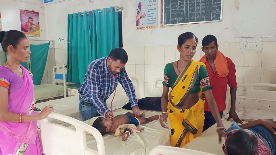A kutcha house collapsed due to rain two children got injured admitted to hospital for treatment in Sukma