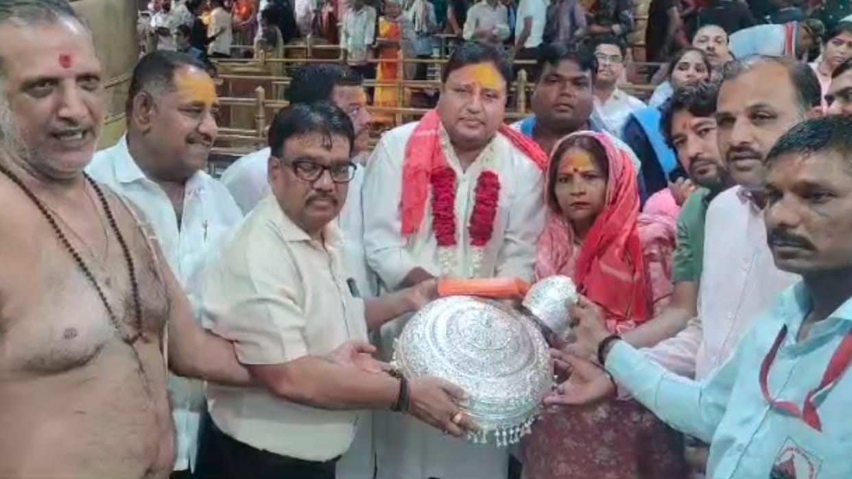 Ujjain Mahakal: As soon as his wish was fulfilled, MP Kuldeep Indora reached the shelter of Mahakal,