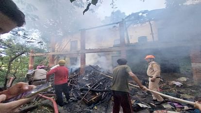 House and cowshed burnt to ashes due to fire in Bairi Bhataan hamirpur, loss of four lakhs