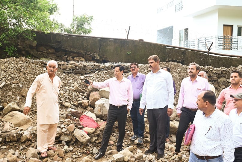 Commissioner deepak Rawat inspected the drains in haldwani