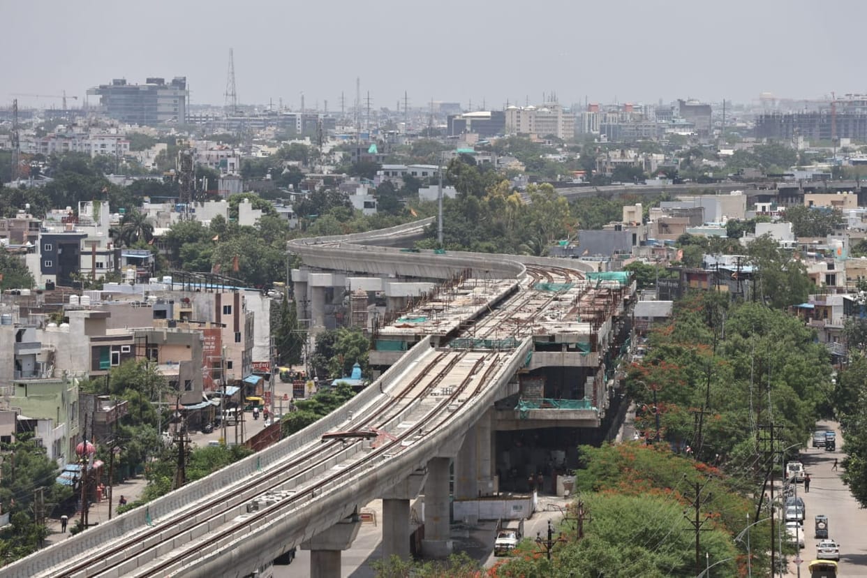 Indore News: Metro Work in Indore Delayed Due to New Survey, Passenger Issues on Agriculture College Rout