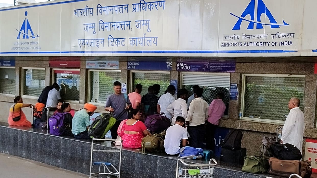 Microsoft Cloud Outage effects seen at Jammu airport and Srinagar airport passengers upset