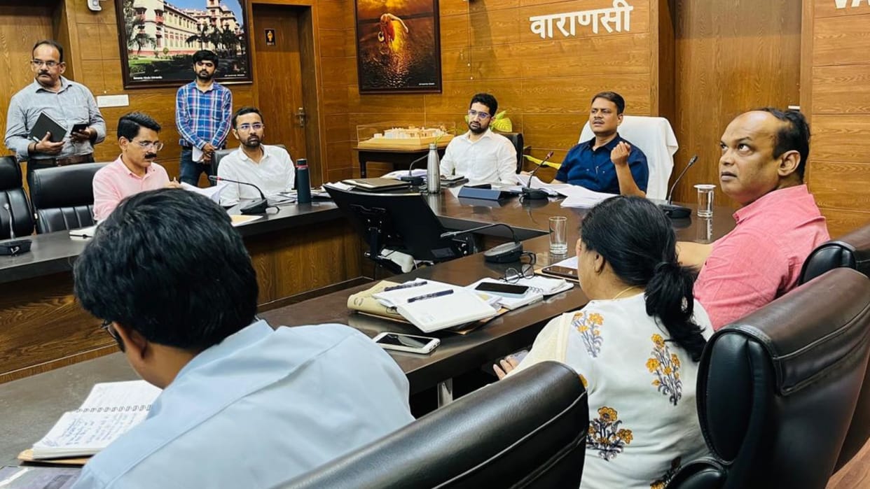 DM expressed displeasure over lack of cleanliness flood post in varanasi gave necessary instructions