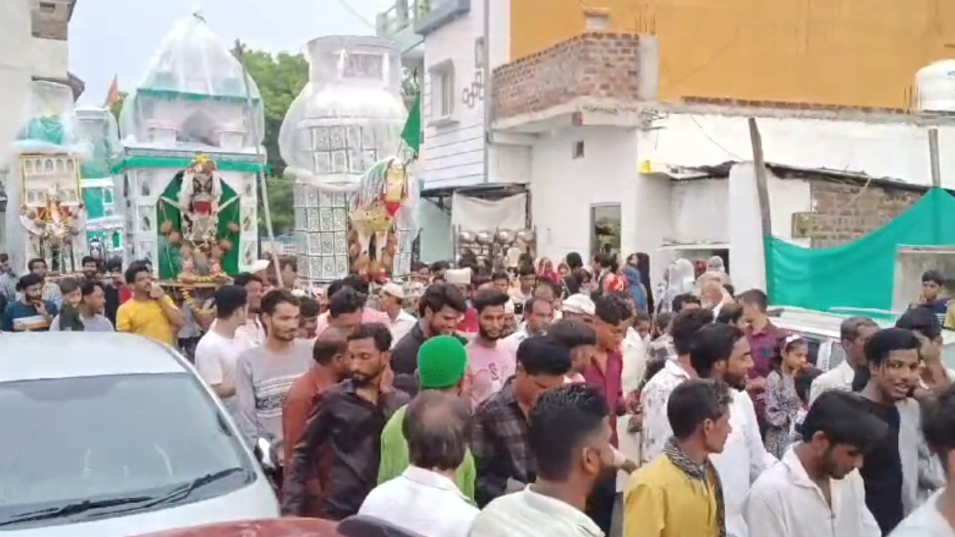 खुजनेर में गुरुवार को मुहर्रम का जुलूस निकाला गया।