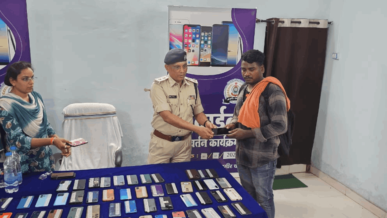 Janjgir Champa Cyber cell recover 65 mobiles