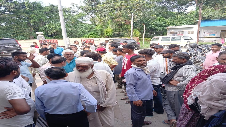 commission agent opened fire on two vendors in a minor dispute in kashipur