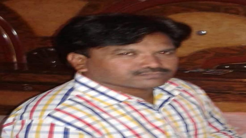 Contractor attacked with bullets and bricks, died