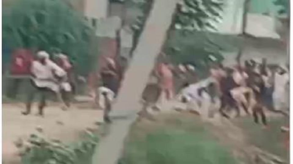 Fierce conflict between two parties in Mathura firing followed by stone pelting More than a dozen people were