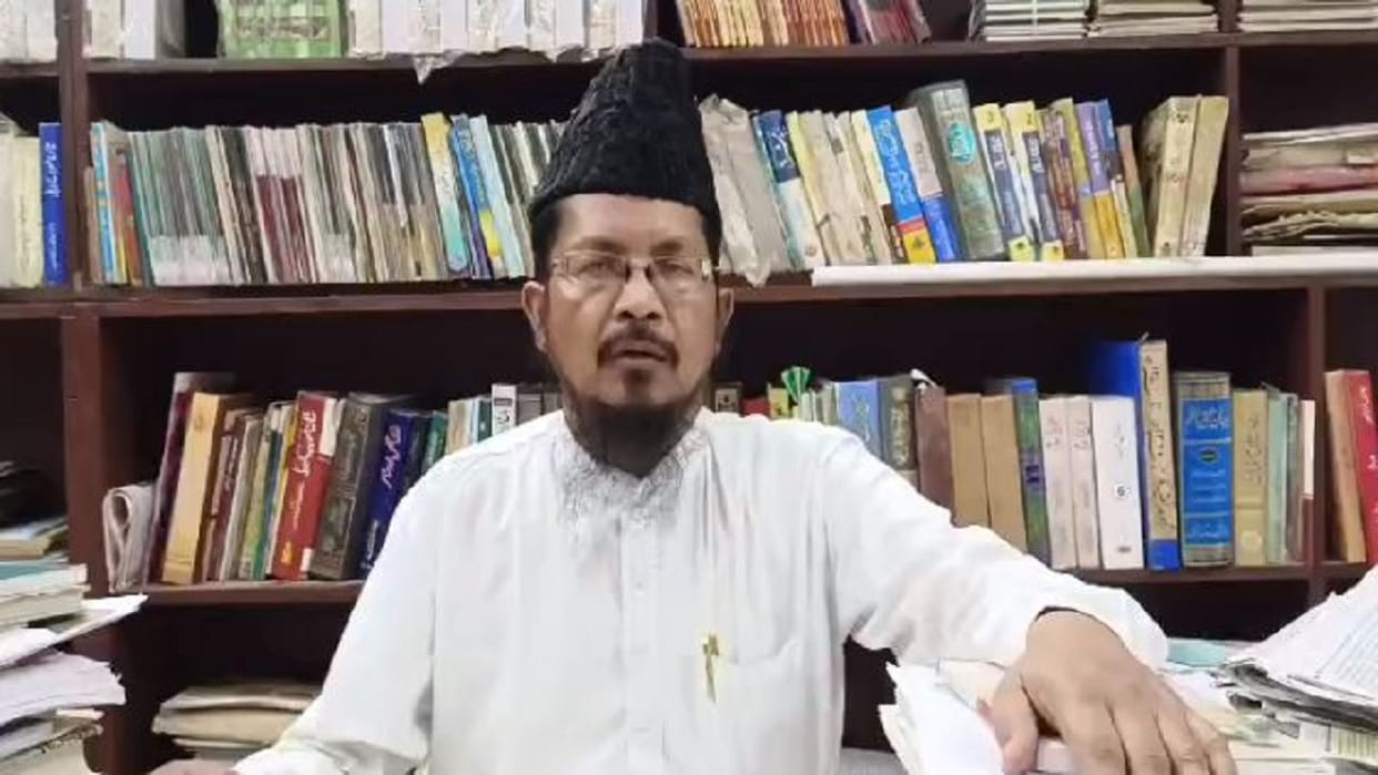 Maulana Shahabuddin Razvi supported display shops owner name on Kanwar route