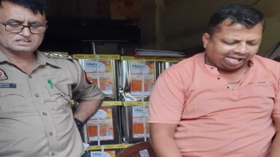 Game of fake Identical packing of Tapan Agro edible oil was being sold huge quantity of goods seized