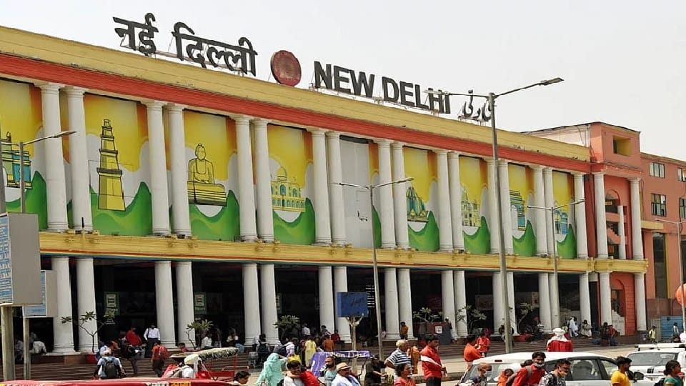 Crowd of passengers at New Delhi station on Saturday evening are luggage scanner machines not working