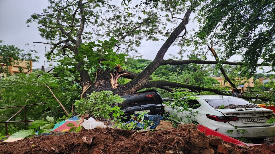 One hour of rain exposed the city water filled in lower settlements in Jagdalpur