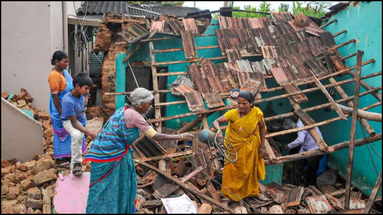 several family members including two children killed in roof collapse in Karnataka village news in hindi