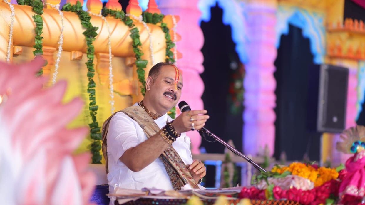 Kubereshwardham: Lakhs of devotees arrived on the sixth day of Katha, all three pandals were packed