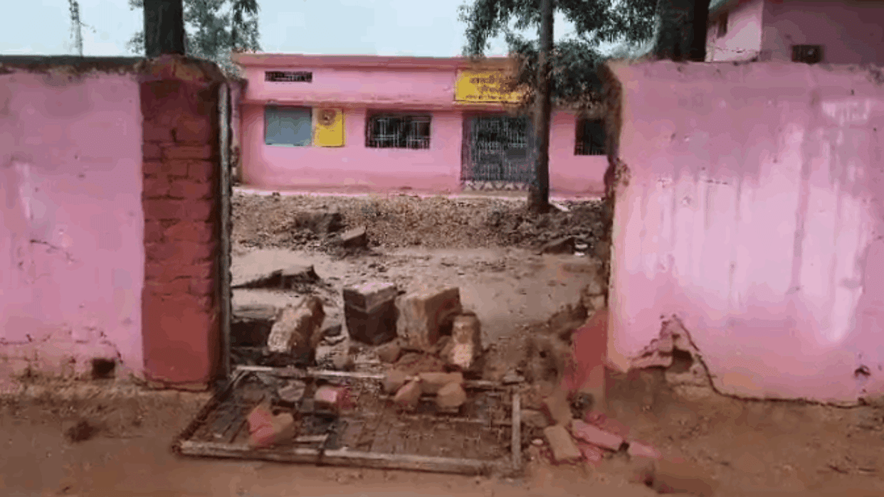 girl died when boundary wall of primary school collapse in Dhamtari
