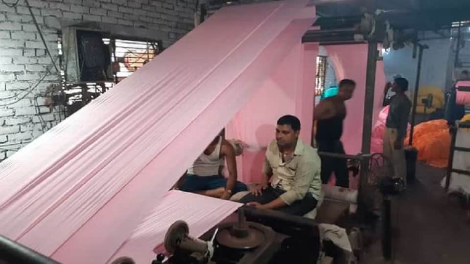 साड़ी उद्योग का फाइल फोटो