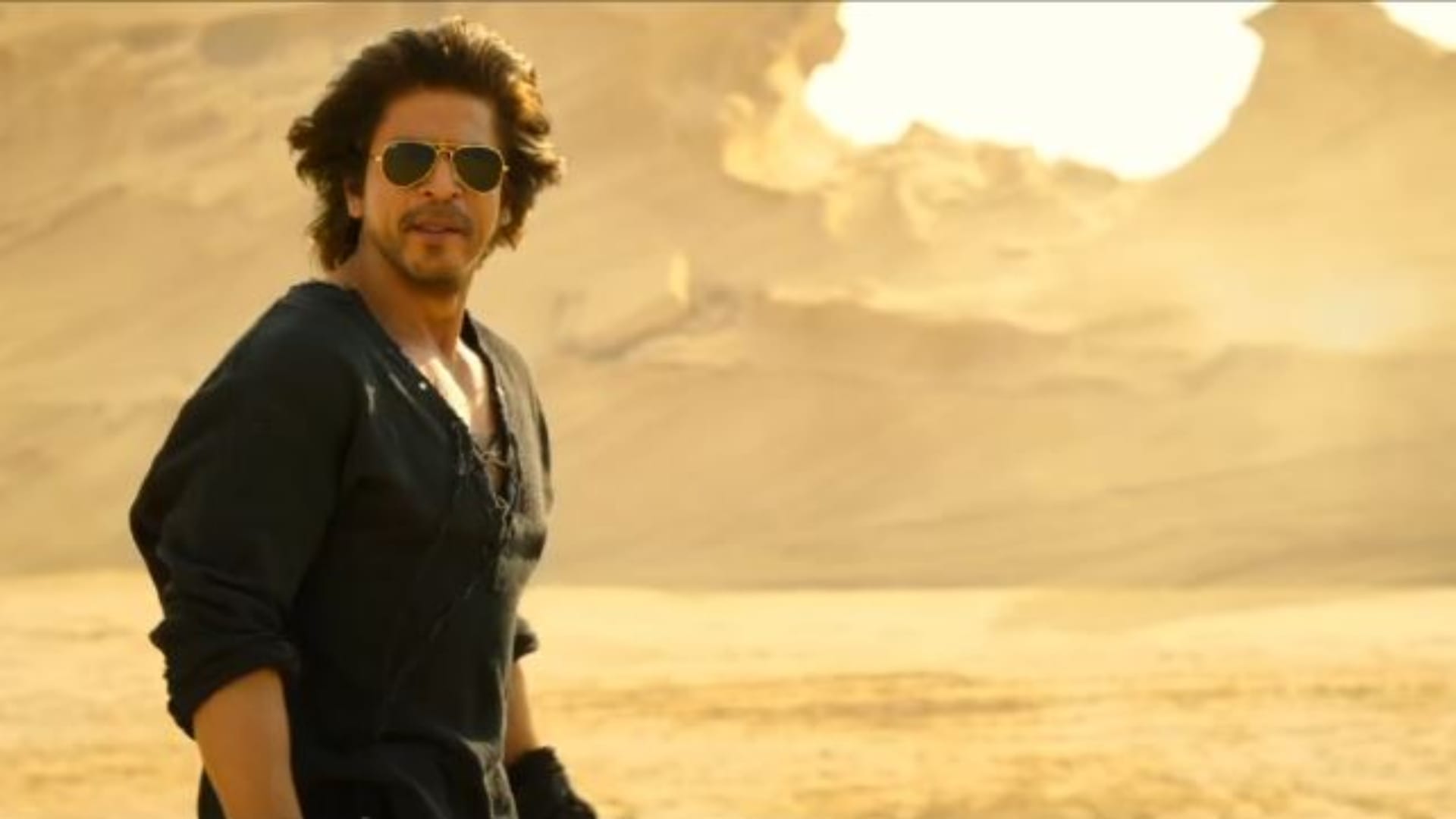 The King actor Shah rukh Khan reached Siddharth Anand birthday party via the kitchen video went viral