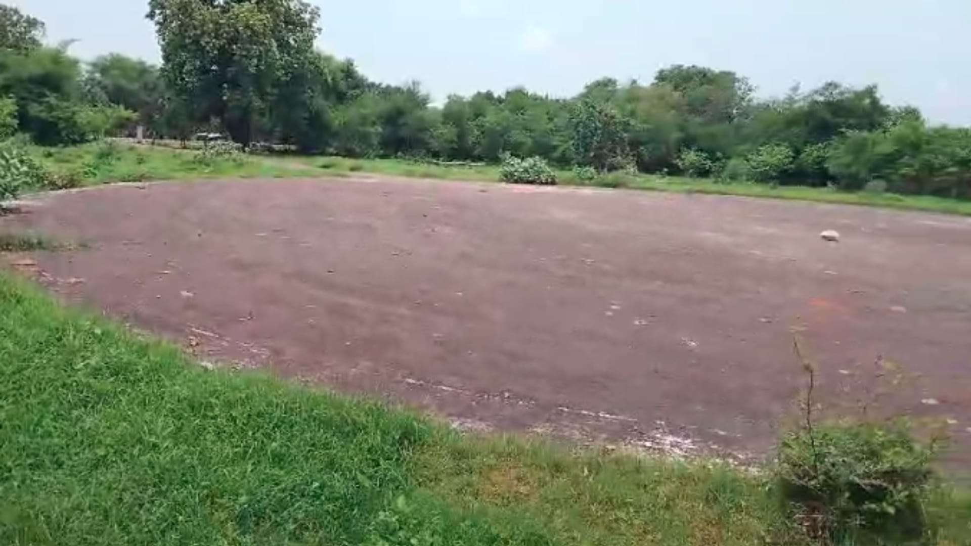 MP News: Uma Bharti's permanent helipad has been built, but there is no water in schools for children to drink
