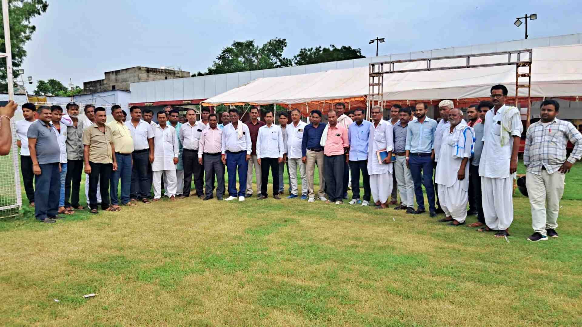 दौस व्यापारियों की बैठक।