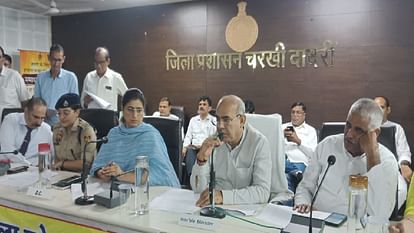 दादरी में उद्योग मंत्री मूलचंद शर्मा की कार्रवाई: मोटर व्हीकल ऑफिसर को किया निलंबित, ओवरलोड ट्रक की थी समस्या Industry Minister Moolchand Sharma's action in Dadri, Motor Vehicle Officer suspended