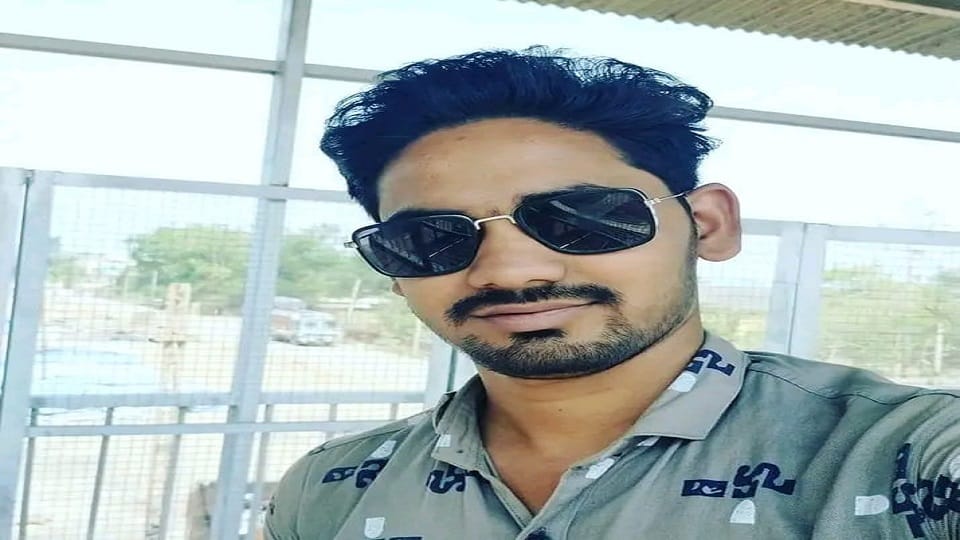 body of a young man was found hanging from the fan in room in Janjgir Champa