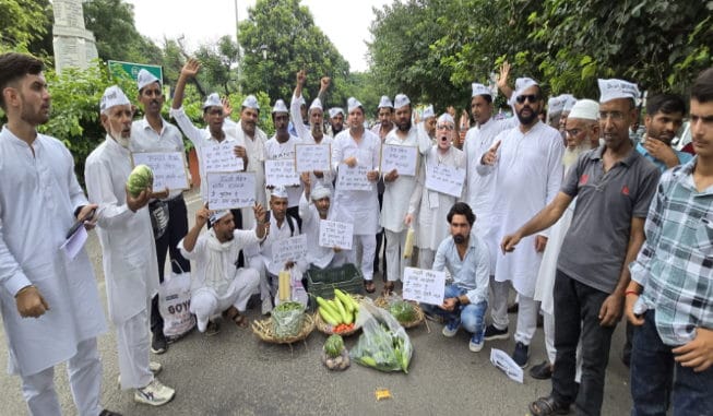 Nameplate Row: Protest against decision in Meerut, AAP workers sell vegetables with name posters