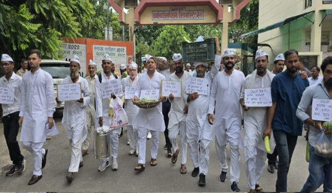 Nameplate Row: Protest against decision in Meerut, AAP workers sell vegetables with name posters