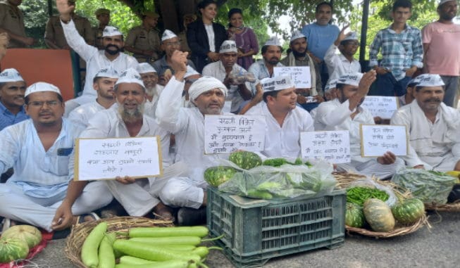 Nameplate Row: Protest against decision in Meerut, AAP workers sell vegetables with name posters
