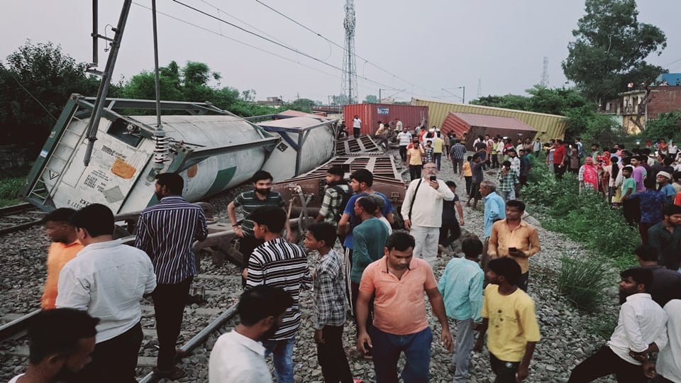 Amroha Rail Accident: Goods train overturned Amroha with blast, people nearby started screaming, see pictures