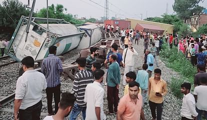 Amroha Rail Accident: Goods train overturned Amroha with blast, people nearby started screaming, see pictures
