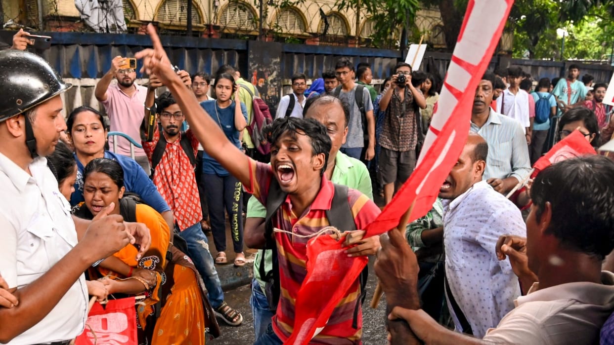 Bangladesh top court order to reduce quota system for government job